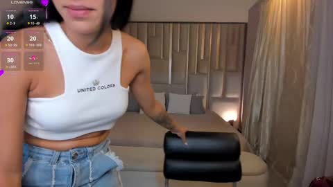 Amalia cruss online show from October 2025 08:07:02 PM