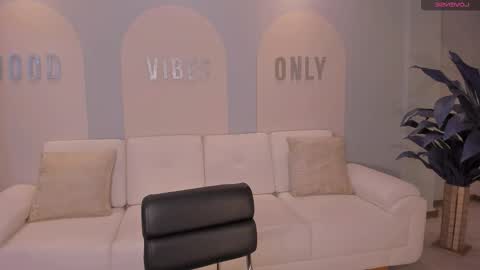 Amalia cruss online show from November 2025 07:57:01 PM