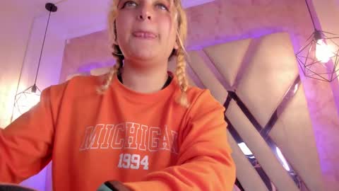 Amalia Im Back See you soon this January 7 at 10 pm Colombia time online show from February 2025 09:05:02 AM