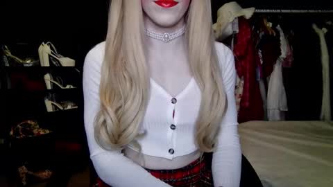 Amalie online show from September 2025 07:47:01 PM