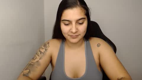 The queen of the biceps  online show from December 2024 08:28:02 PM