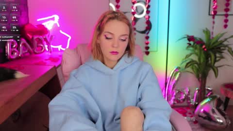 Amanda  fox online show from February 2025 06:19:01 PM