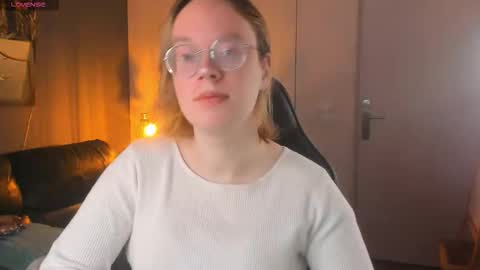 Hi im Amanda online show from October 2025 09:19:02 AM