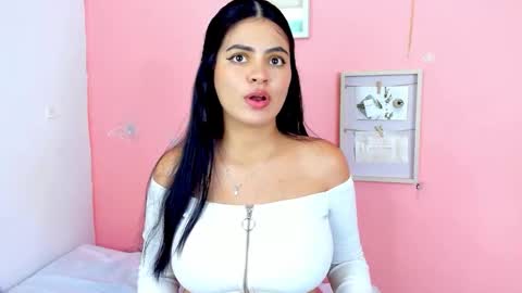 Snapshot of amanda_lorense chatting on October 2025 04:53:02 AM Thalia online show from October 2025 04:53:02 AM