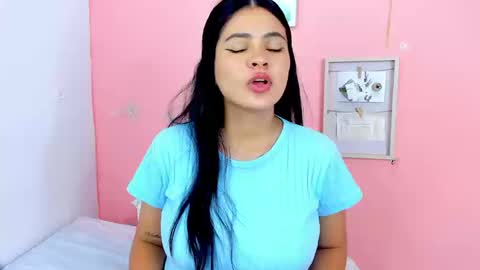 Snapshot of amanda_lorense chatting on October 2025 04:20:01 AM Thalia online show from October 2025 04:20:01 AM