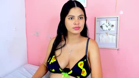 Snapshot of amanda_lorense chatting on November 2025 03:38:02 AM Thalia online show from November 2025 03:38:02 AM