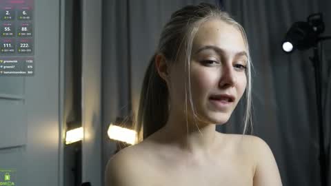 Snapshot of amanda_sayhey chatting on November 2025 03:31:01 AM online show from November 2025 03:31:01 AM