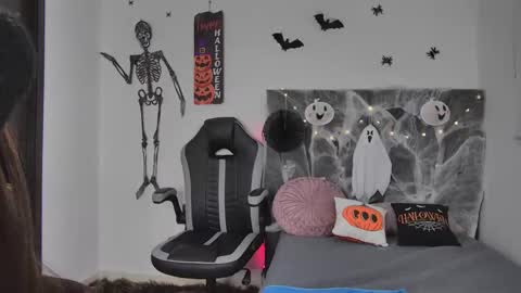 Amanda online show from October 2025 05:48:01 AM