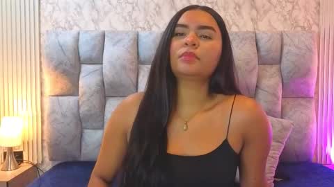 amarahanks_ online show from November 2025 07:25:01 PM