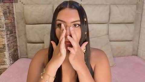 amarahanks_ online show from December 2025 02:46:01 PM