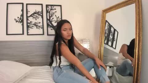 Snapshot of amaravelez chatting on February 2025 06:51:02 PM Amara online show from February 2025 06:51:02 PM