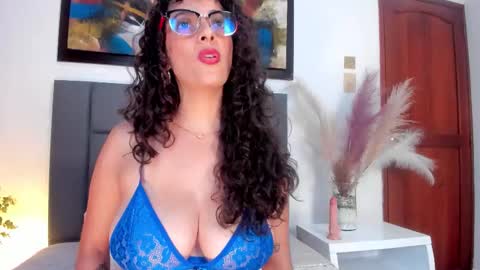 Snapshot of amarayasbel chatting on November 2025 06:21:01 PM Amara Yasbel online show from November 2025 06:21:01 PM