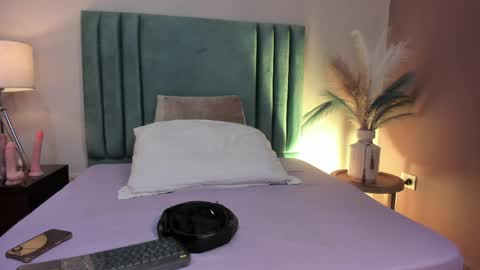 Amara Yasbel online show from April 2026 06:12:02 PM