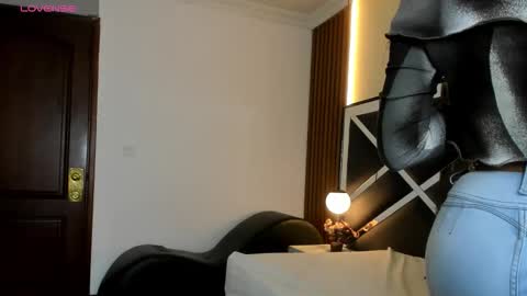 Ambar Ross online show from March 2026 12:43:02 PM