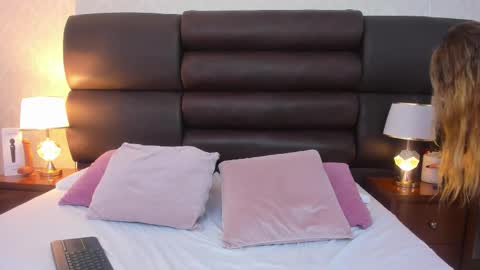 Snapshot of ambarsantany chatting on February 2026 12:43:02 AM AmbarSantany online show from February 2026 12:43:02 AM