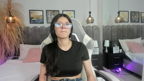 amber__hill_ online show from April 2026 02:41:01 PM