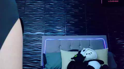 amber_bull online show from September 2025 12:17:02 PM