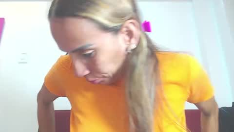 Snapshot of amber_moore chatting on May 2026 05:42:02 PM Amber Moore online show from May 2026 05:42:02 PM