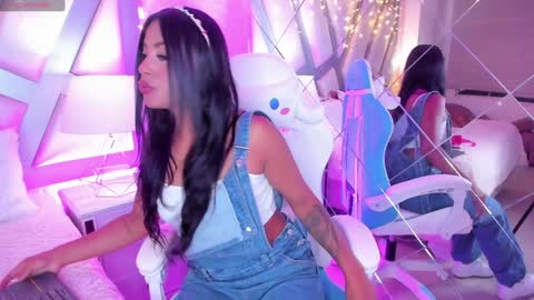 Snapshot of amber_villalobos chatting on January 2025 03:43:01 AM Tell me Amber online show from January 2025 03:43:01 AM