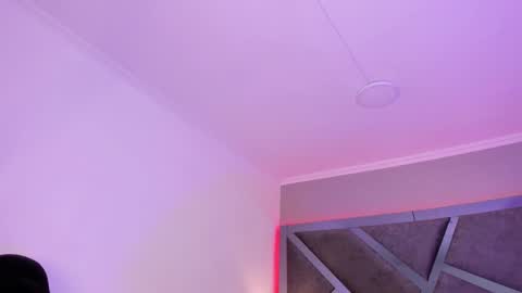 Amber  online show from February 2025 11:43:02 AM