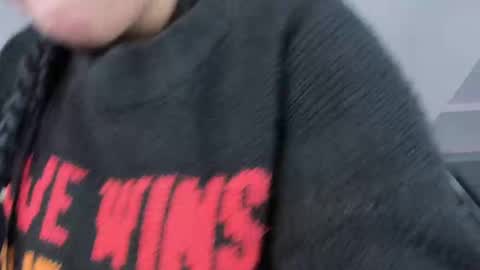 Amber  online show from October 2025 11:42:02 AM