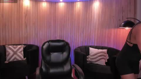 Amber  online show from November 2025 02:54:02 AM