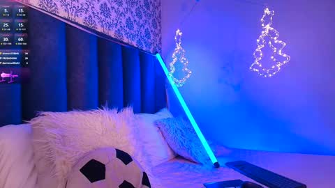 Snapshot of ambermoss_ chatting on December 2024 10:47:01 AM Amber online show from December 2024 10:47:01 AM