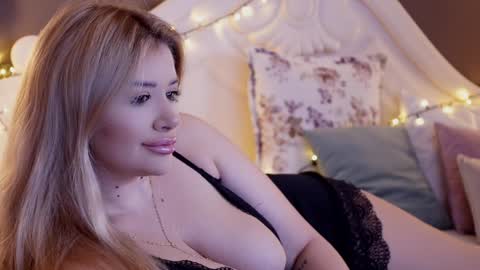 Amberseyes online show from December 2024 09:59:02 AM