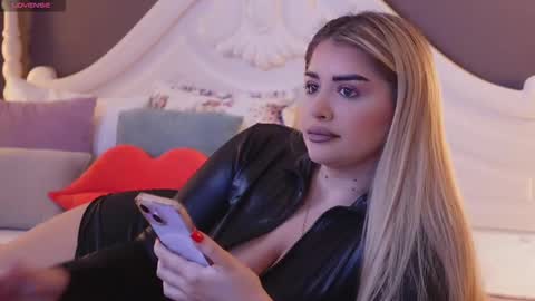 Amberseyes online show from February 2025 11:06:02 AM