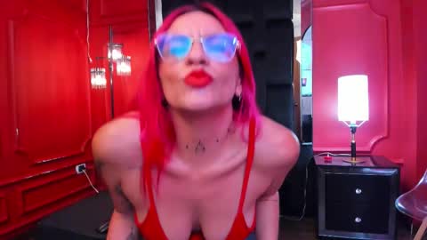 Amber online show from October 2025 07:03:01 PM