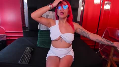 Amber online show from November 2025 07:13:02 PM