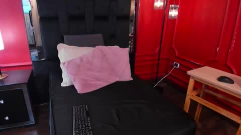 Amber online show from November 2025 07:13:01 PM