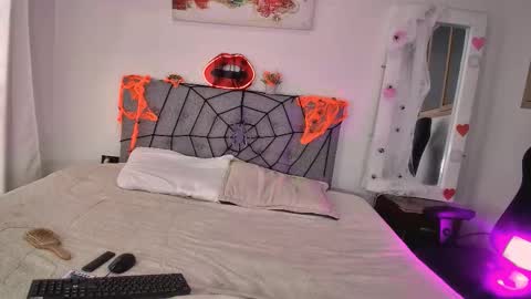 Amber  online show from October 2025 03:54:01 PM