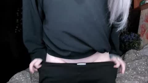 Amelia online show from November 2025 08:18:01 PM