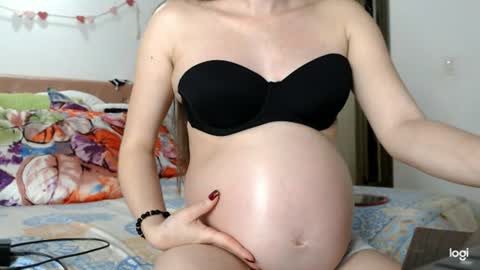 Snapshot of amelia_bella chatting on June 2026 02:35:01 AM amelia online show from June 2026 02:35:01 AM