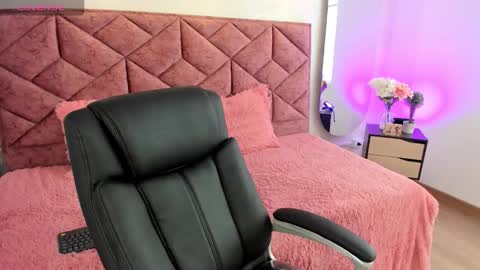 amelia_fry online show from September 2025 08:01:02 PM