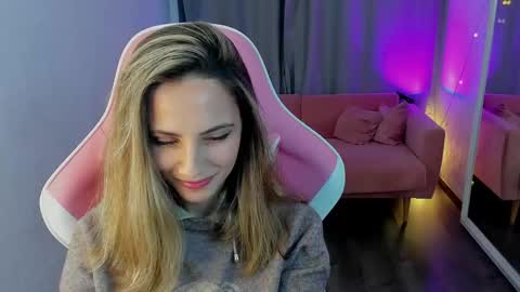 amelia_meili online show from November 2025 01:21:02 PM
