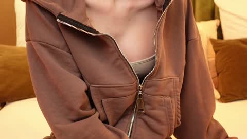 Amelia online show from January 2025 07:42:01 AM