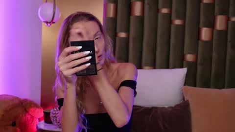 Amelia online show from September 2025 04:16:01 AM