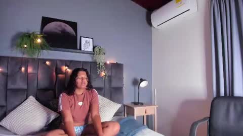 Snapshot of amelialaurent_ chatting on June 2026 11:45:02 AM amelialaurent_ online show from June 2026 11:45:02 AM