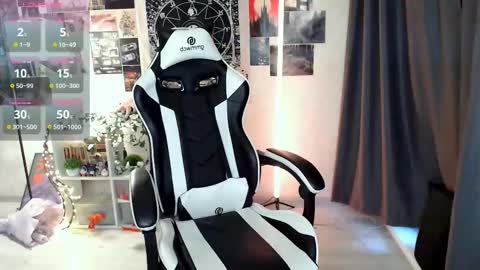 Amelia online show from November 2025 08:07:01 AM