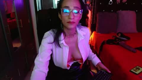Snapshot of amelie__martinez chatting on December 2025 12:43:02 PM amelie__martinez online show from December 2025 12:43:02 PM
