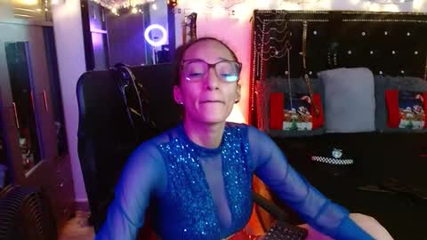 Snapshot of amelie__martinez chatting on December 2025 10:38:01 PM amelie__martinez online show from December 2025 10:38:01 PM