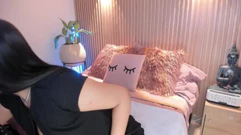 Amelie online show from November 2025 02:12:02 AM