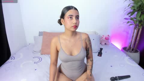 Amelie  online show from January 2025 11:58:02 PM