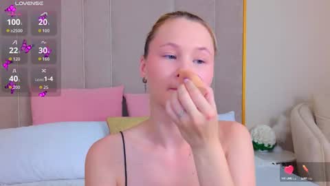 Snapshot of ameliroyse chatting on June 2026 05:13:02 PM AmeliRoyse online show from June 2026 05:13:02 PM