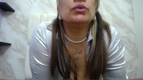 Amell Thomson online show from January 2025 05:18:01 PM