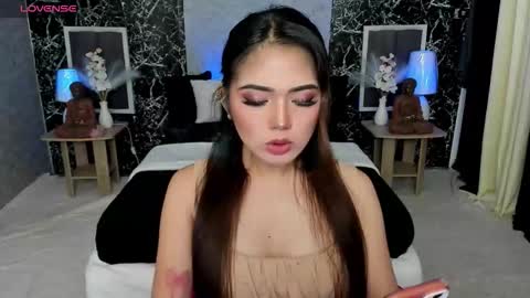 Snapshot of amethyst_claire chatting on October 2025 07:04:02 AM Claire online show from October 2025 07:04:02 AM