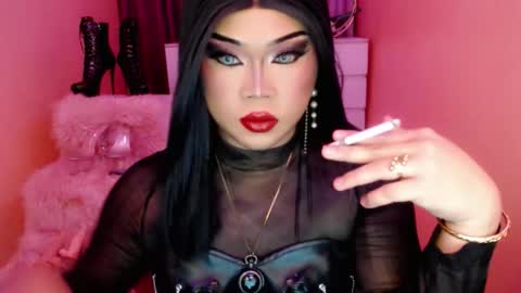 Queen Mireska online show from October 2025 02:05:01 PM