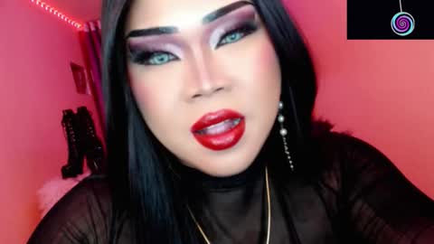 Queen Mireska online show from November 2025 05:04:02 PM